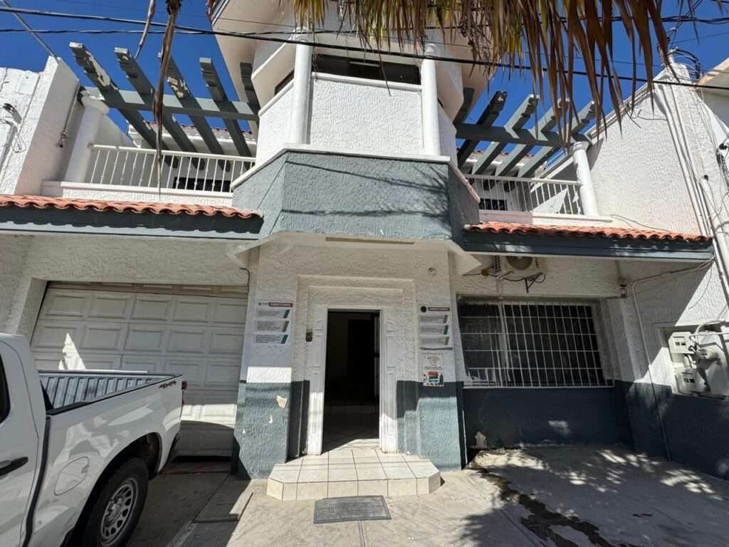 Cabo San Lucas 4 De Marzo Casa Belia Investment Opportunity in the Heart of 4 de MarzoWelcome to Casa Belia, a versatile property located in the heart of the popular Colonia 4 de Marzo neighborhood in Cabo San Lucas. Positioned on a highly visible corner lot, this unique property combines residential comfort with commercial potential, making it an excellent opportunity for homeowners, investors, or entrepreneurs.The property features:* A comfortable main house with a spacious outdoor patio* Separate studio space ideal for guests, rental income, or a private office* Commercial/business area with street exposure* Multiple access points and flexible parking options* Gated perimeter for privacy and security* Large tiled courtyard perfect for entertaining or future improvementsIts strategic cor – 6 C. Félix Ortega, Cabo San Lucas, BS