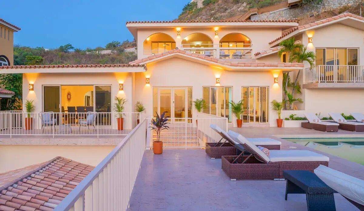 Cabo San Lucas Pedregal Csl Casa LA PIÑATA A luxury villa located in the exclusive Pedregal Cabo San Lucas. Perfect as a private residence or a high-end vacation rental, this villa offers an exceptional combination of comfort, style, privacy, and location.The villa features 8 bedrooms including a service room (as an independent apartment suite), 8.5 bathrooms, and 13 beds.Fully furnished and equipped with top-quality finishes, providing a turnkey experience.Every detail has been thoughtfully crafted to create an exceptional space for family gatherings and entertaining. The expansive terrace includes a great swimming pool, 2 jacuzzi, bar, 2 BBQ station, 2 fire pits, and multiple lounge areas, to enjoy the very best of Cabo living The interiors feature cozy and elegant living spaces, including a inside bar, games room, media room and impeccable design in every corner Fully furnished and equipped, representing an outstanding opportunity. With its exceptional design, amenities, and location, this villa embodies the best of the Baja lifestyle for sale