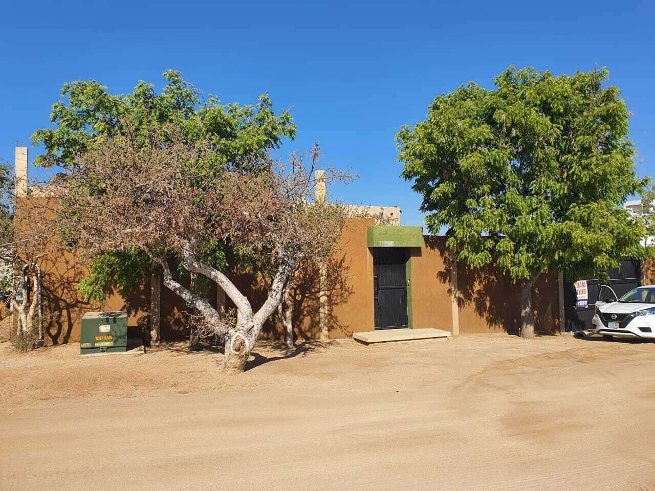 Cabo San Lucas Csl N-E Of19:Genral This completely private property offers privacy and security, ideal for comfortable living. It features 2 bedrooms, 2 bathrooms, a full kitchen, living room, dining room, garden, a 333.meter perimeter wall, a service patio, a laundry area, and a second-level deck/terrace.Conveniently located just minutes from shopping centers and restaurants, with quick access to the highways to La Paz and San José.Esta Propiedad Completamente Privada Ofrece Privacidad Y Seguridad. Ideal Para Una Vida Cómoda. Cuenta Con 2 Recamaras, 2 Baños, Cocina Completa, Sala, Comedor, Jardín, Barda Perimetral De 333 M.L. Patio De Servicio, Área De Lavado, En 2Do. Nivel Cuenta Con Un Deck Terraza.Ubicada A Solo Minutos De Centros Comerciales, Restaurantes, Con Rápido Acceso A La Carretera A La Paz- Los for sale