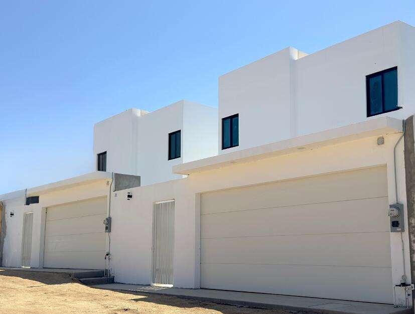 Cabo San Lucas Csl N-E Of19:Genral This completely private property offers privacy and security, ideal for comfortable living. It features 2 bedrooms, 2 bathrooms, a full kitchen, living room, dining room, garden, a 333.meter perimeter wall, a service patio, a laundry area, and a second-level deck/terrace.Conveniently located just minutes from shopping centers and restaurants, with quick access to the highways to La Paz and San José.Esta Propiedad Completamente Privada Ofrece Privacidad Y Seguridad. Ideal Para Una Vida Cómoda. Cuenta Con 2 Recamaras, 2 Baños, Cocina Completa, Sala, Comedor, Jardín, Barda Perimetral De 333 M.L. Patio De Servicio, Área De Lavado, En 2Do. Nivel Cuenta Con Un Deck Terraza.Ubicada A Solo Minutos De Centros Comerciales, Restaurantes, Con Rápido Acceso A La Carretera A La Paz- Los – 12 Azalia, Cabo San Lucas, BS