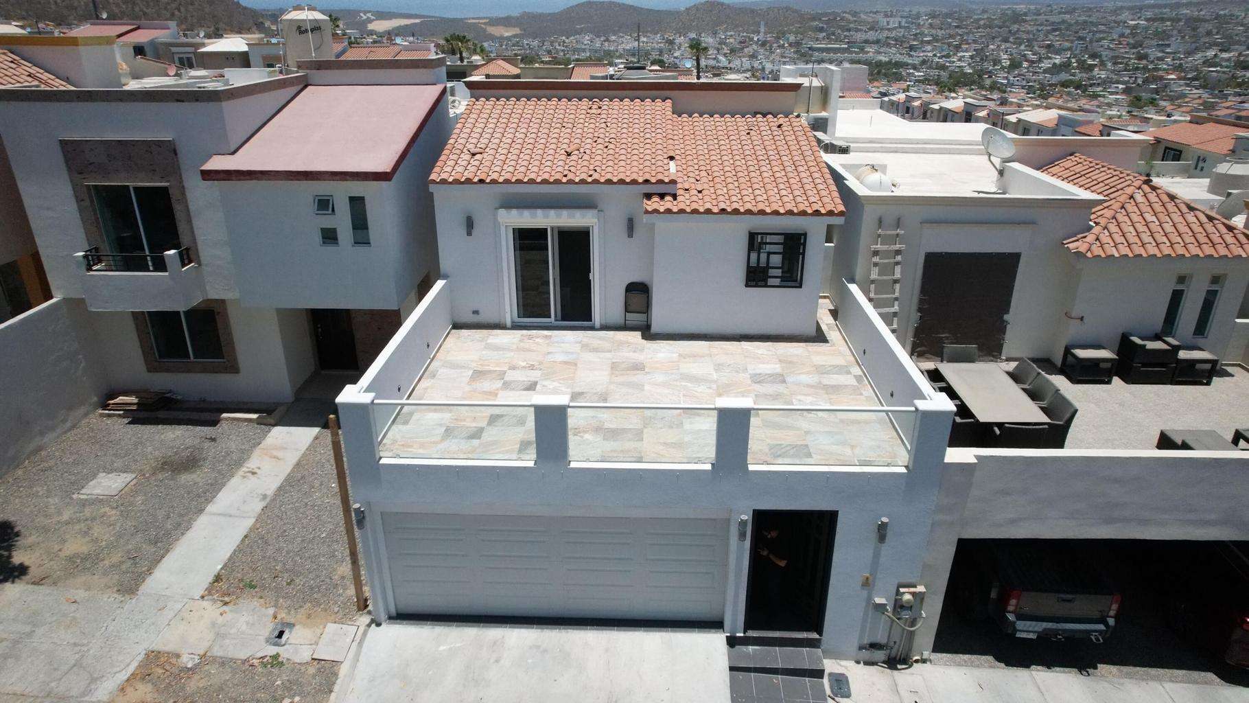 Cabo San Lucas El Progreso Some decisions are made with the heart: choosing where your family will grow is one of them. At Villa Cabo Sur, you'll find two-story homes designed for real life: three bedrooms, a family room, and parking for two cars, giving you more space and the privacy of a peaceful setting. Downstairs, an open social area welcomes family and friends. A patio and terrace invite you to slow down at sunset. Upstairs, private bedrooms offer true rest. Villa Cabo Sur isn't just a house: it's the certainty that your kids will grow up with room to play, in a home they'll always want to come back to. Hay decisiones que se toman con el corazón: elegir dónde crecerá tu familia es una de ellas.En Villa Cabo Sur encuentras casas de dos niveles pensadas para la vida real: tres recámaras, family room y estacionamiento para dos autos, con más espacio y la privacidad de un entorno tranquilo.En planta baja, un área social abierta para recibir a los tuyos. Un patio y terraza para disfrutar el atardecer. Arriba, recámaras privadas para descansar de verdad.Villa Cabo Sur no es solo una casa: es la certeza de que tus hijos crecerán con espacio para jugar y un hogar al que siempre querrán volver. – 1918 C. Sierra Madre, El Progreso, Cabo San Lucas, BS