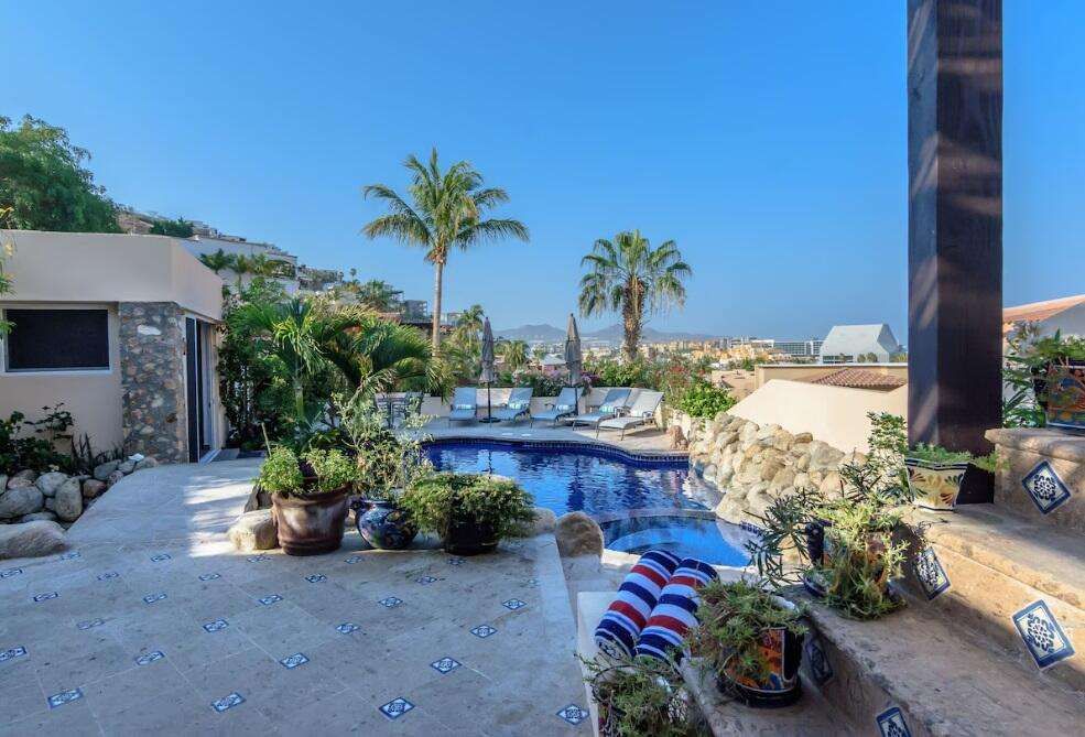 Cabo San Lucas Csl N-E Of19:Genral This completely private property offers privacy and security, ideal for comfortable living. It features 2 bedrooms, 2 bathrooms, a full kitchen, living room, dining room, garden, a 333.meter perimeter wall, a service patio, a laundry area, and a second-level deck/terrace.Conveniently located just minutes from shopping centers and restaurants, with quick access to the highways to La Paz and San José.Esta Propiedad Completamente Privada Ofrece Privacidad Y Seguridad. Ideal Para Una Vida Cómoda. Cuenta Con 2 Recamaras, 2 Baños, Cocina Completa, Sala, Comedor, Jardín, Barda Perimetral De 333 M.L. Patio De Servicio, Área De Lavado, En 2Do. Nivel Cuenta Con Un Deck Terraza.Ubicada A Solo Minutos De Centros Comerciales, Restaurantes, Con Rápido Acceso A La Carretera A La Paz- Los – Cam. Del Cerro, Cabo San Lucas, BS