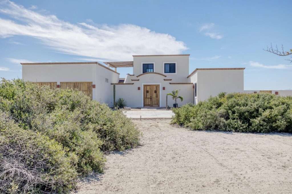 Cabo San Lucas Csl N-E Of19:Genral This completely private property offers privacy and security, ideal for comfortable living. It features 2 bedrooms, 2 bathrooms, a full kitchen, living room, dining room, garden, a 333.meter perimeter wall, a service patio, a laundry area, and a second-level deck/terrace.Conveniently located just minutes from shopping centers and restaurants, with quick access to the highways to La Paz and San José.Esta Propiedad Completamente Privada Ofrece Privacidad Y Seguridad. Ideal Para Una Vida Cómoda. Cuenta Con 2 Recamaras, 2 Baños, Cocina Completa, Sala, Comedor, Jardín, Barda Perimetral De 333 M.L. Patio De Servicio, Área De Lavado, En 2Do. Nivel Cuenta Con Un Deck Terraza.Ubicada A Solo Minutos De Centros Comerciales, Restaurantes, Con Rápido Acceso A La Carretera A La Paz- Los – La Casa Bendecida, Cabo San Lucas, BS