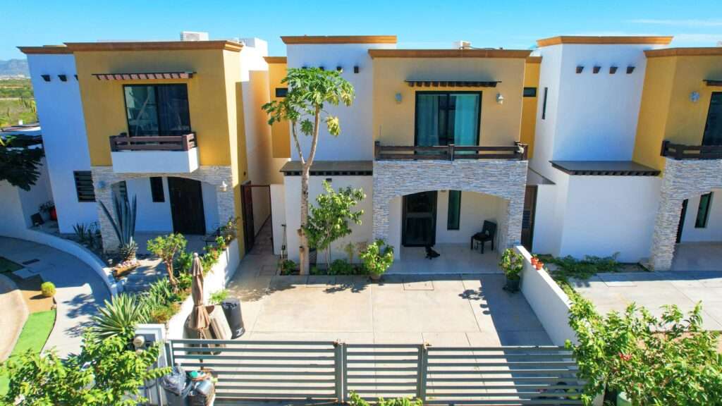 Cabo San Lucas Csl N-E Of19:Genral This completely private property offers privacy and security, ideal for comfortable living. It features 2 bedrooms, 2 bathrooms, a full kitchen, living room, dining room, garden, a 333.meter perimeter wall, a service patio, a laundry area, and a second-level deck/terrace.Conveniently located just minutes from shopping centers and restaurants, with quick access to the highways to La Paz and San José.Esta Propiedad Completamente Privada Ofrece Privacidad Y Seguridad. Ideal Para Una Vida Cómoda. Cuenta Con 2 Recamaras, 2 Baños, Cocina Completa, Sala, Comedor, Jardín, Barda Perimetral De 333 M.L. Patio De Servicio, Área De Lavado, En 2Do. Nivel Cuenta Con Un Deck Terraza.Ubicada A Solo Minutos De Centros Comerciales, Restaurantes, Con Rápido Acceso A La Carretera A La Paz- Los – PORTALES CASA DORADA, Cabo San Lucas, Cabo San Lucas, BS